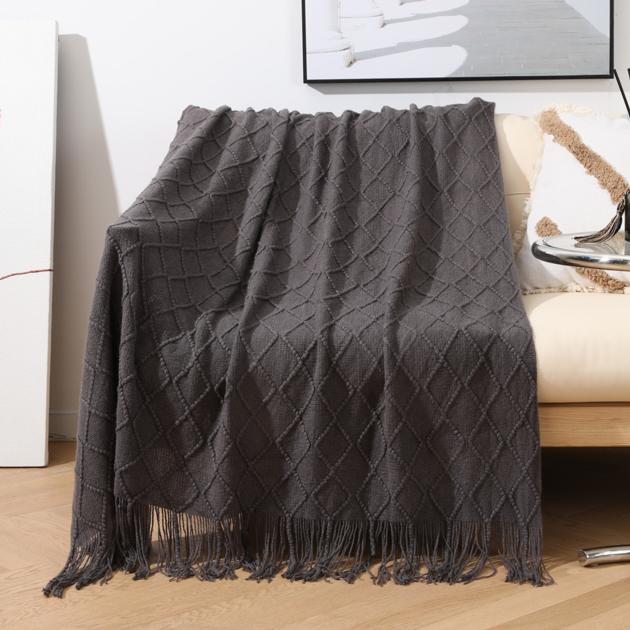 Knitted Throw Blanket With Tassel