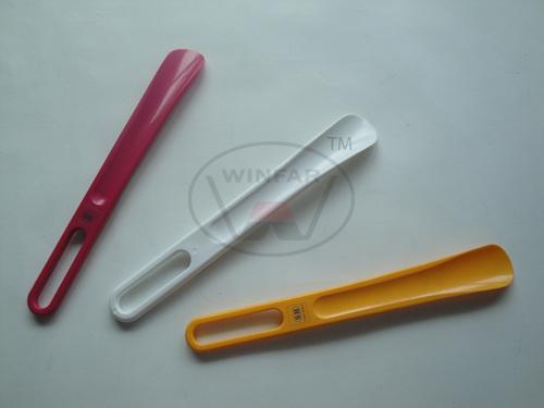 plastic shoe horn