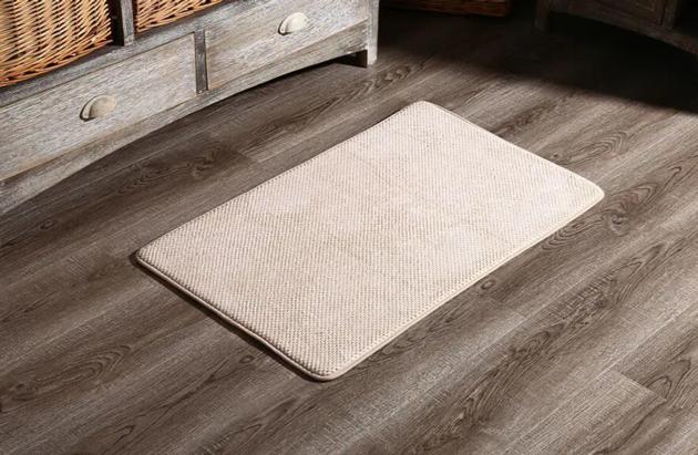 Simple dust-removing floor mat