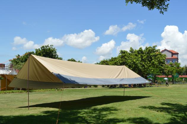 Lightweight sunshade shelters with poles