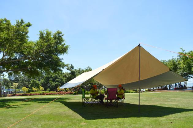 Lightweight Sunshade Shelters With Poles