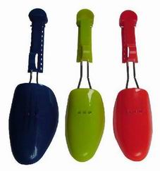 ADJUSTABLE PLASTIC SHOE TREE