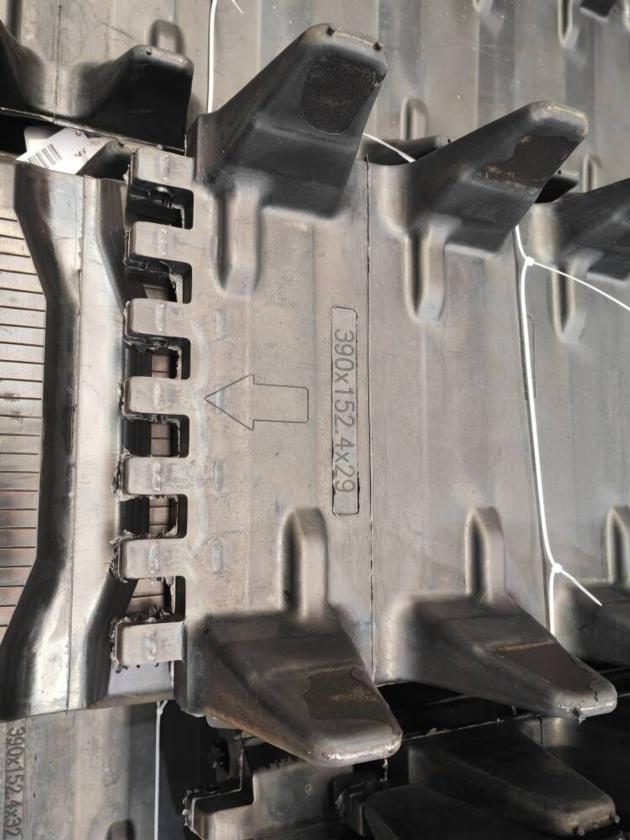 Rubber Tracks Over The Tirefor Skid