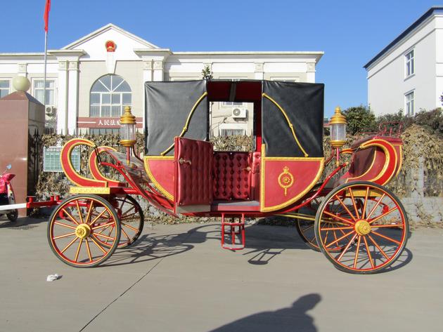 Yizhinuo royal horse drawn carriage with folding cover