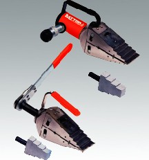 Hydraulic wedge flange spreader