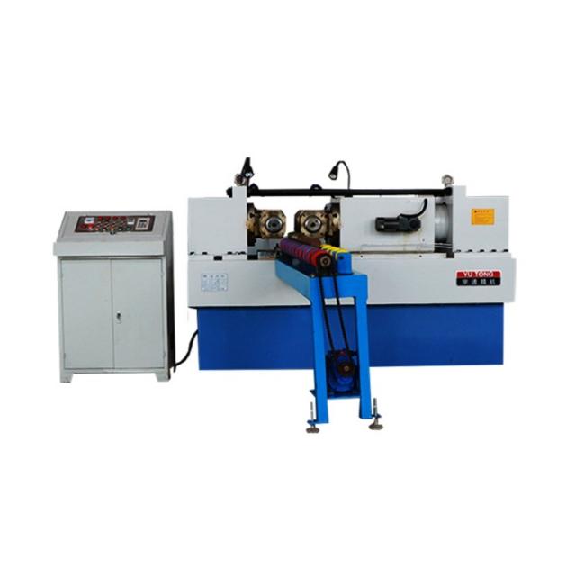Automatic thread rolling machine manufacturing screws