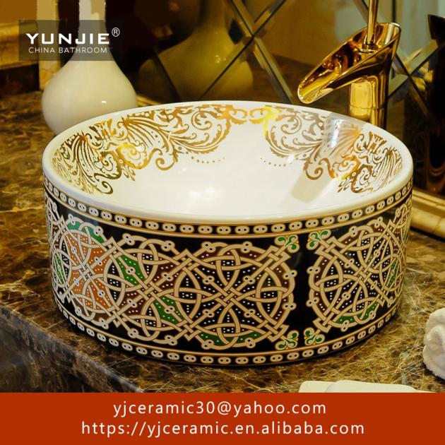Ceramic vase for home decoration