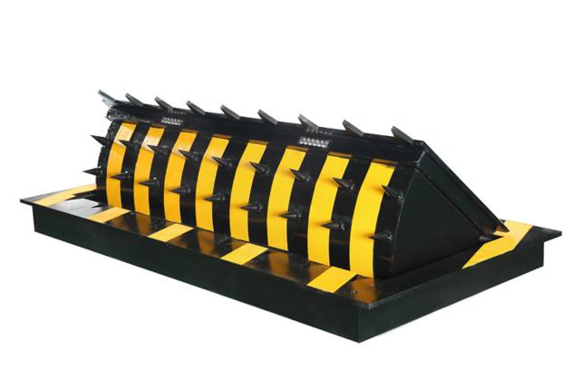 2017 hot sale type Automatic Spearhead hydraulic road blocker with spikes