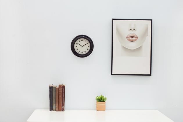 9 Inches Iron Wall Clock