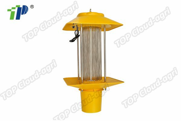 Insecticidal lamp with solar energy frequent vibration